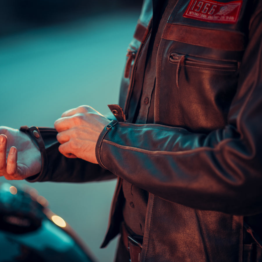 ADVENTURE RETRO MOTOROS BŐRKABÁT